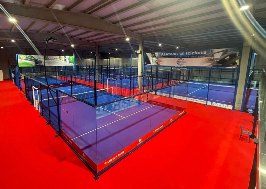 Gipàdel Pàdel Indoor Girona: 7 pistas cubiertas y pista central oficial