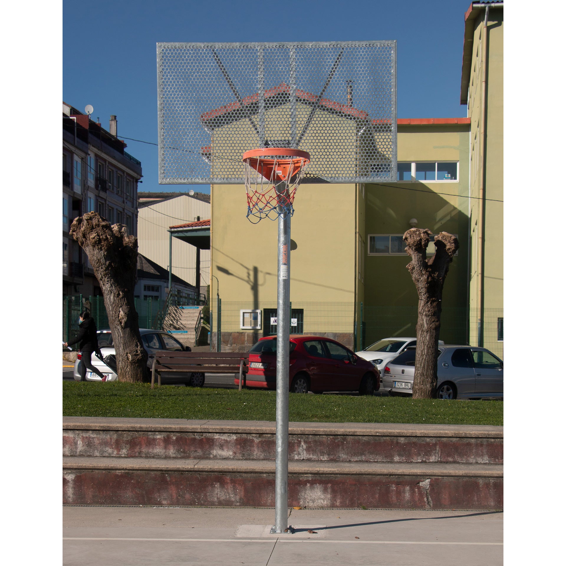 SET OF NEW ANTI-VANDALISM BASKETBALL HOOPS 114 MM GALVANIZED TUBE -INCLUDES RIMS, NETS, AND BACKBOARDS-