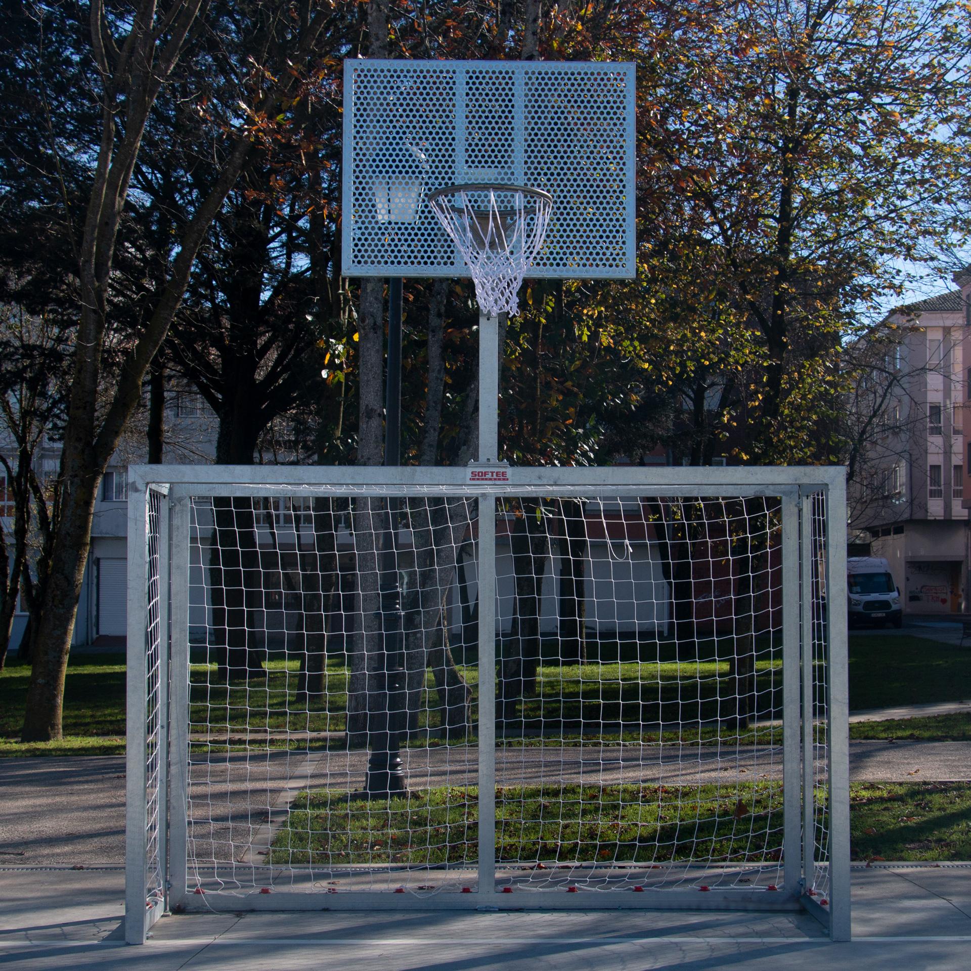 PAIR OF GALVANIZED INDOOR SOCCER/HANDBALL GOALS - BASKETBALL HOOP